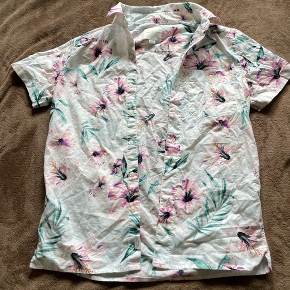 Hawaiian button up top from American Eagle - Picture 1 of 3